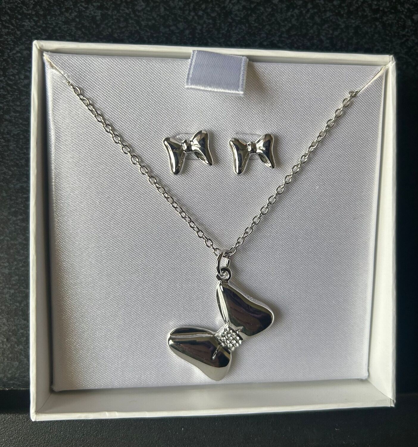 Disney Minnie Mouse Silver Plated Bow Necklace in Presentation Box