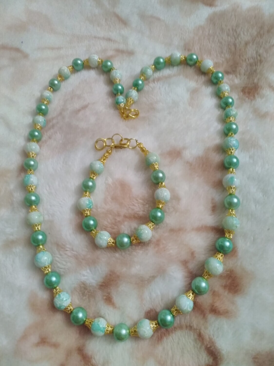 GREEN BEADED JEWELRY SET