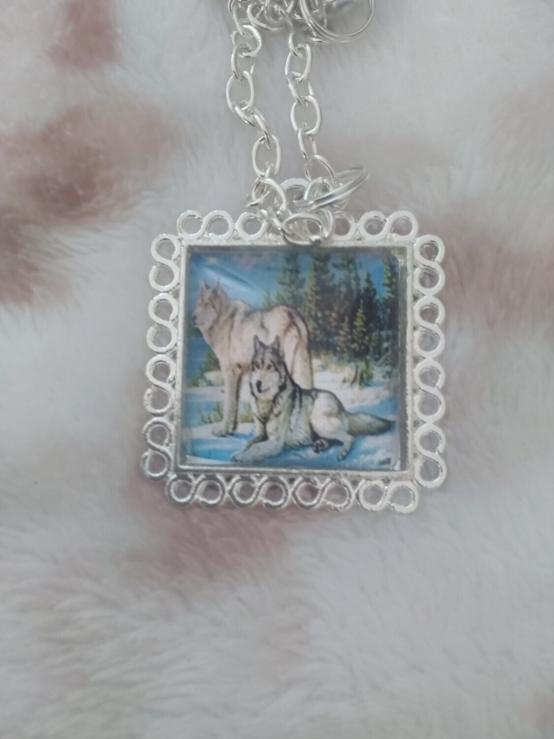 WOLF PENDANT NECKLACE