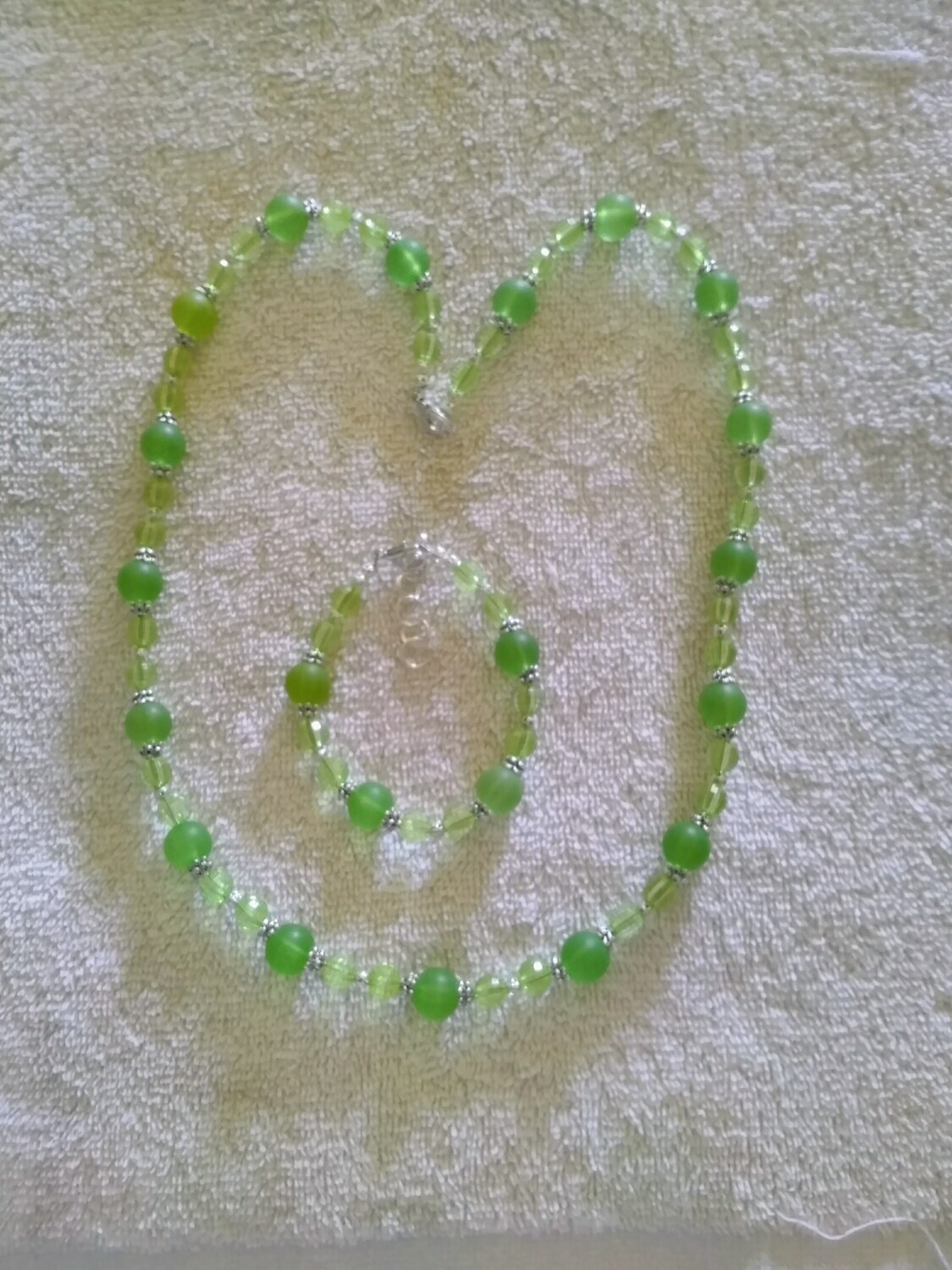 GREEN BEADED JEWELRY SET