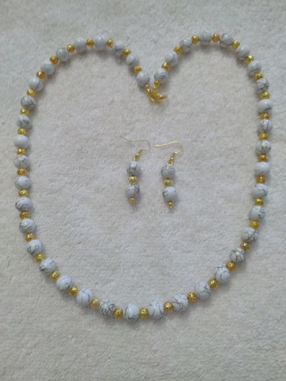 WHITE &amp; GOLD BEADED JEWELRY SET