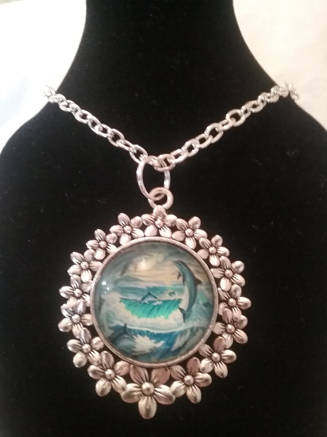 DOLPHIN PENDANT NECKLACE