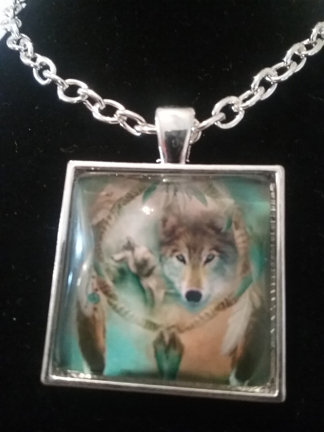 WOLF &amp; DREAMCATCHER PENDANT NECKLACE