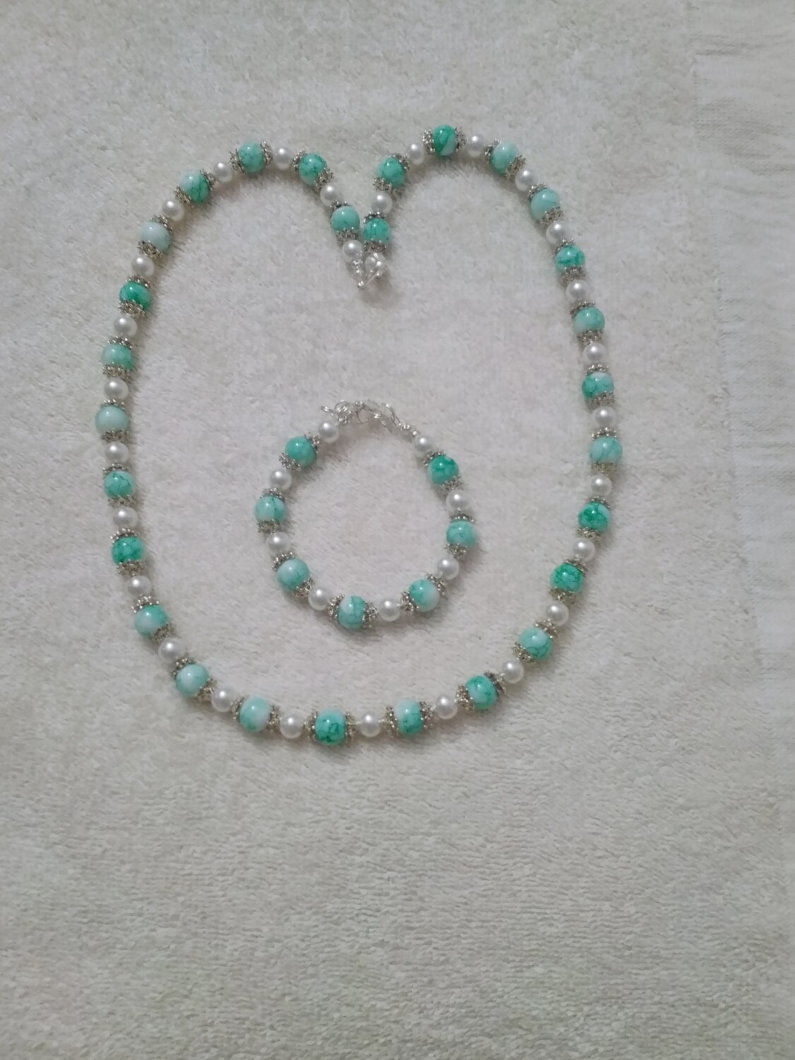 GREEN &amp; WHITE BEADED JEWELRY SET
