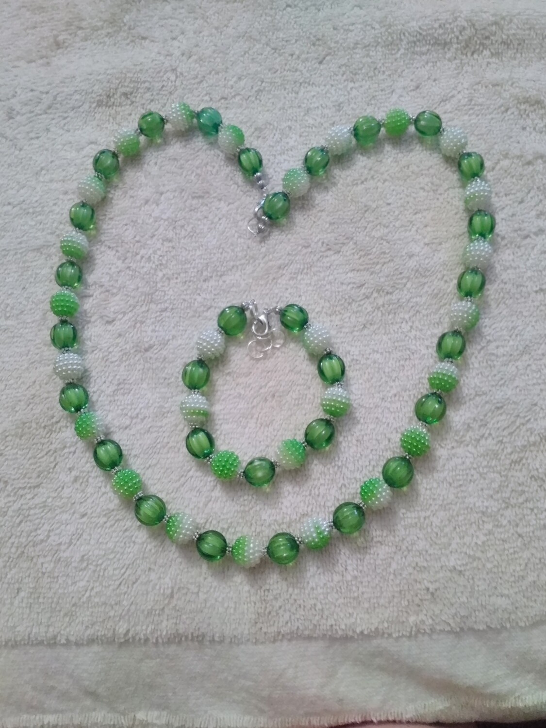 Green &amp; White Beaded Jewelry Set