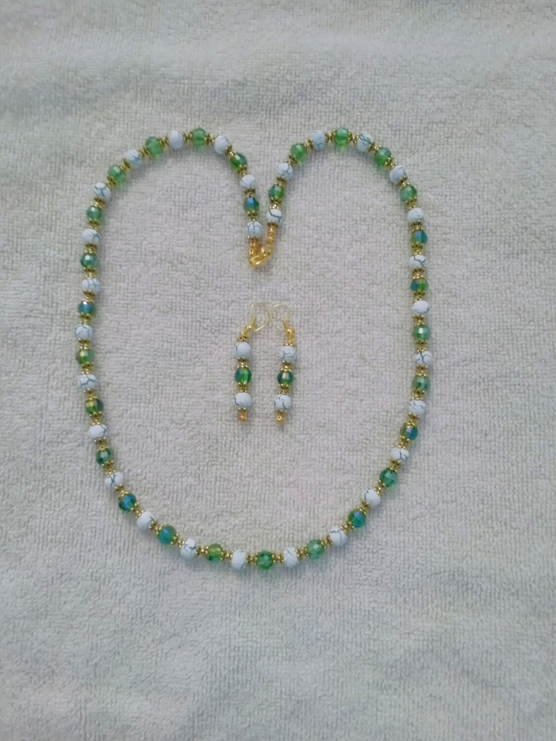 Green &amp; White Beaded Jewelry Set