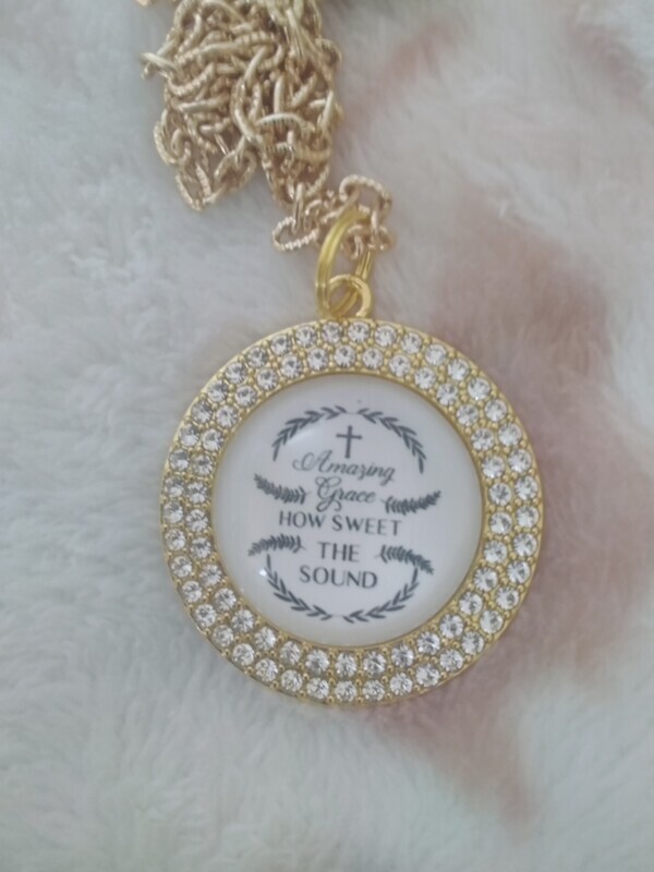 pendant necklace