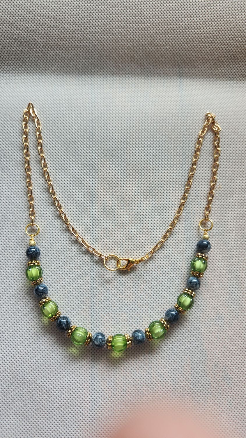 GREEN BEADED NECKLACE