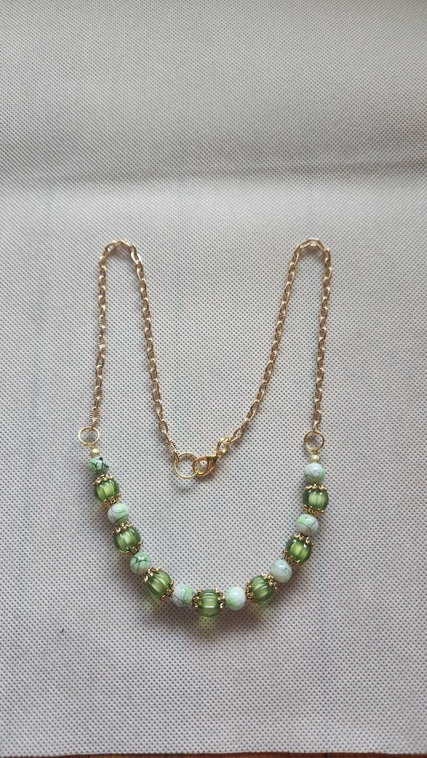 GREEN BEADED NECKLACE