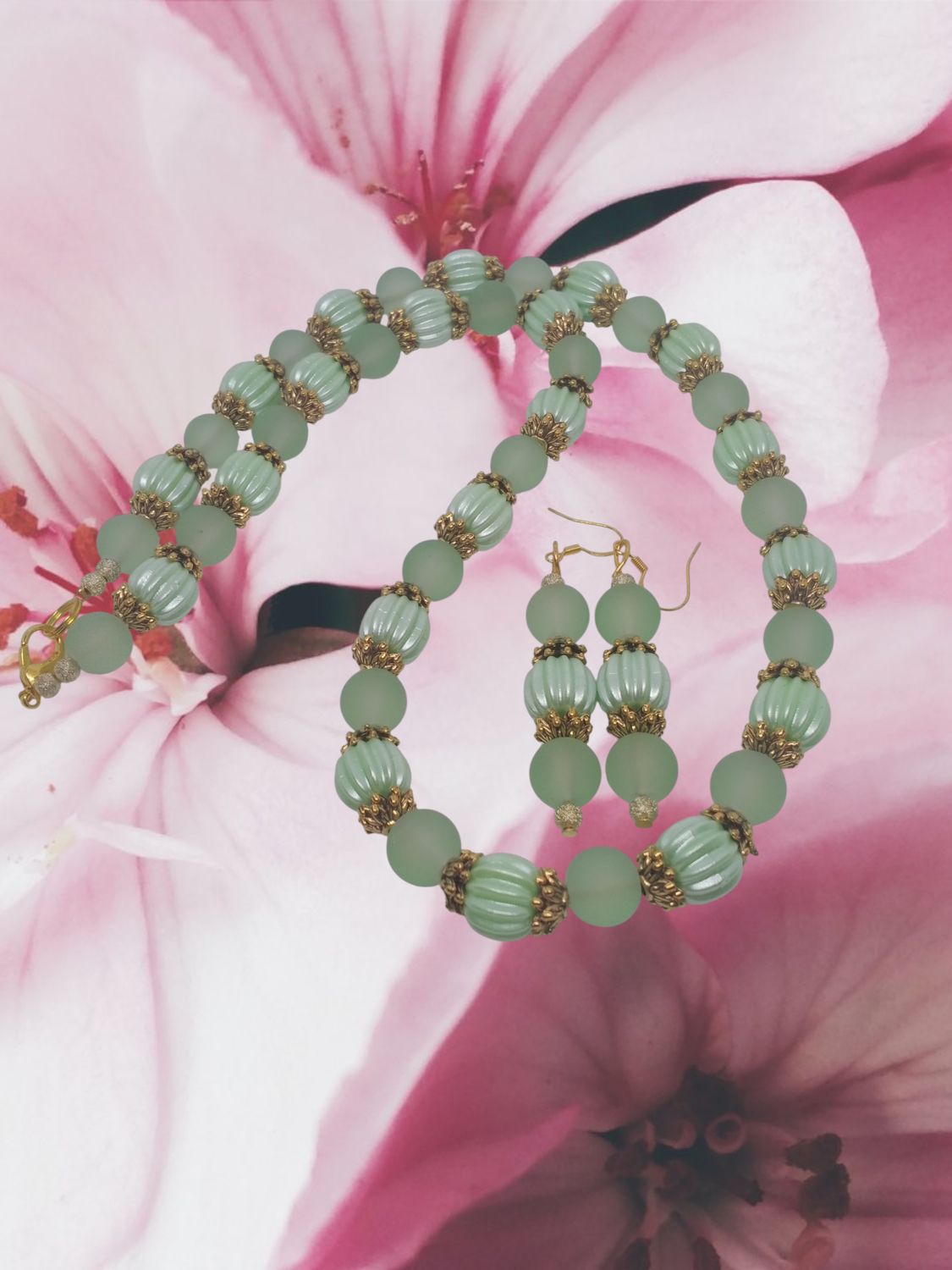 GREEN BEADED JEWELRY SET