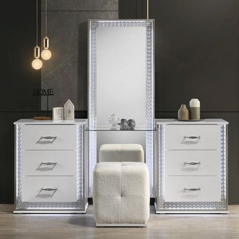 GLAM VANITY