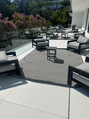 PATIO RUG BLACK AND WHITE