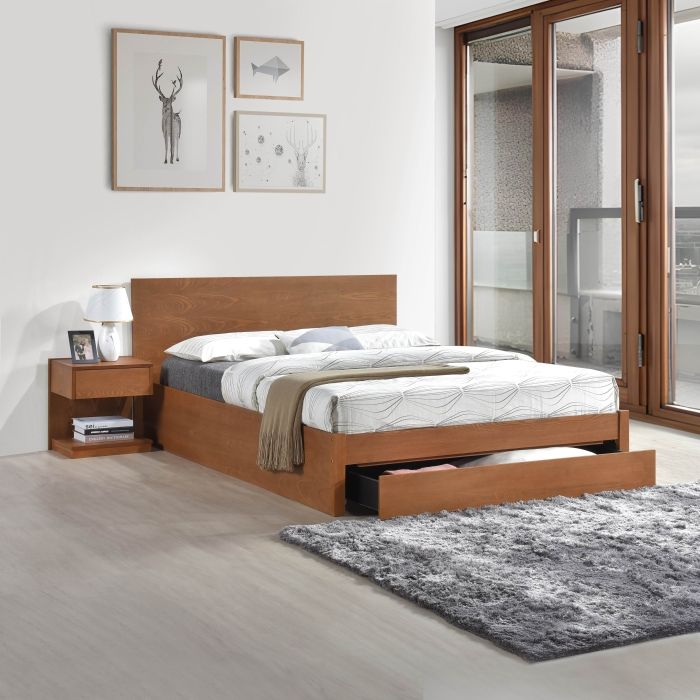 WOODEN BEDFRAME QUEEN