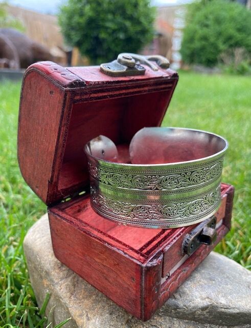 Bracelet Tibet silver + TREASURE CHEST decoration Original Little Big Horn Bracelet Tibet silver + TREASURE CHEST decoration Original Little Big Horn
