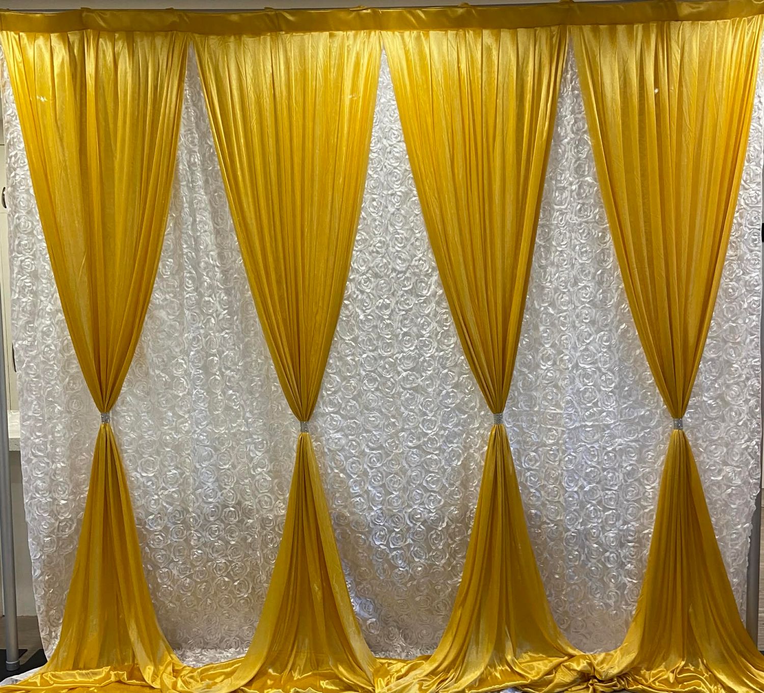 [SE54]- Full set backdrop 3mx3m with back rose design + ice silk front 4 panels