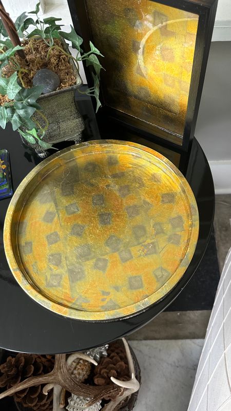 “Glowing Grid” Round Tray