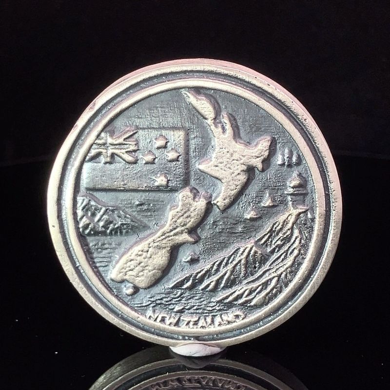 Pebble NZ - 1.8oz 999 silver New Zealand on the map (07/20)