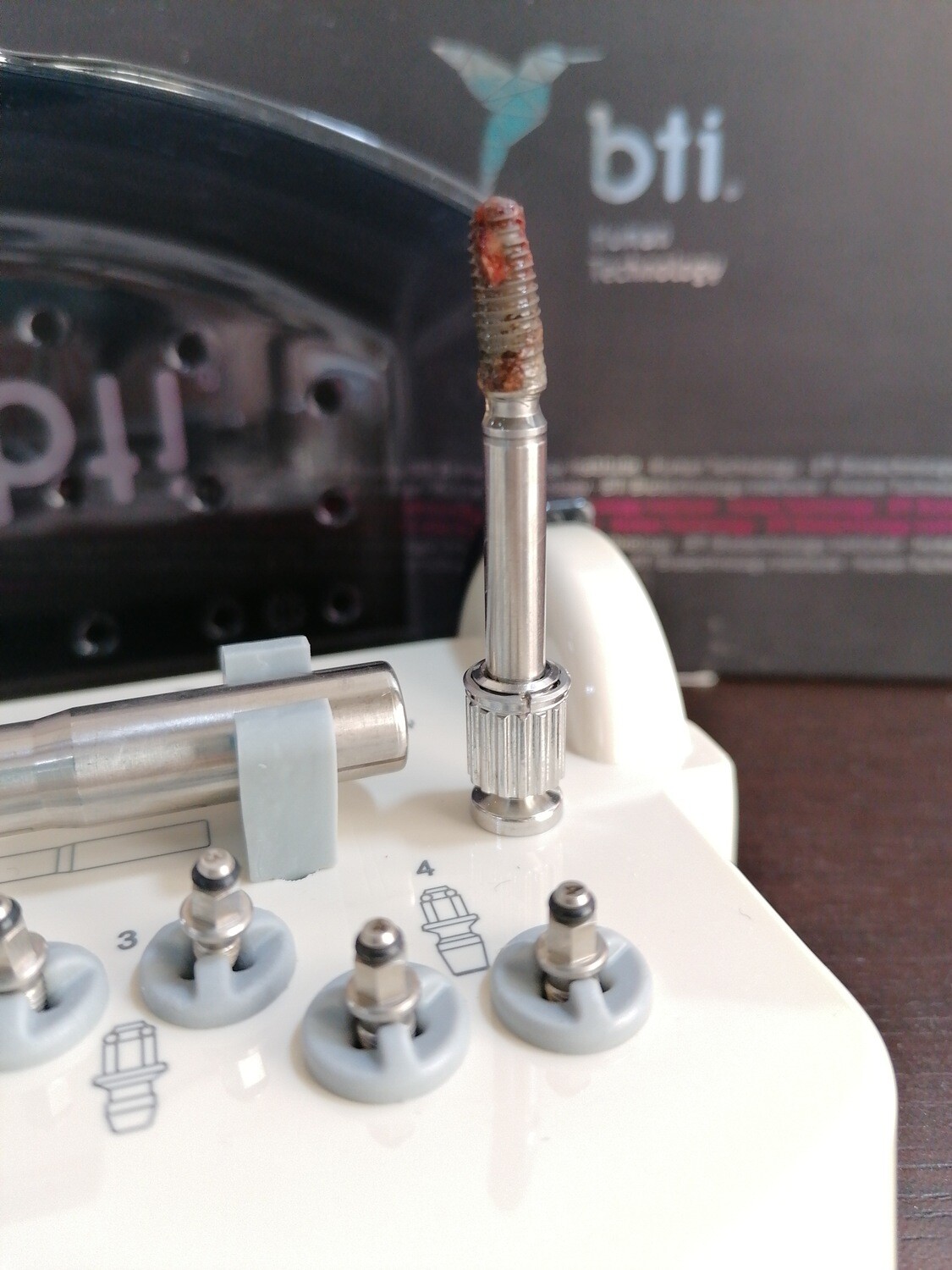 IMPLANT EXTRACTION KIT