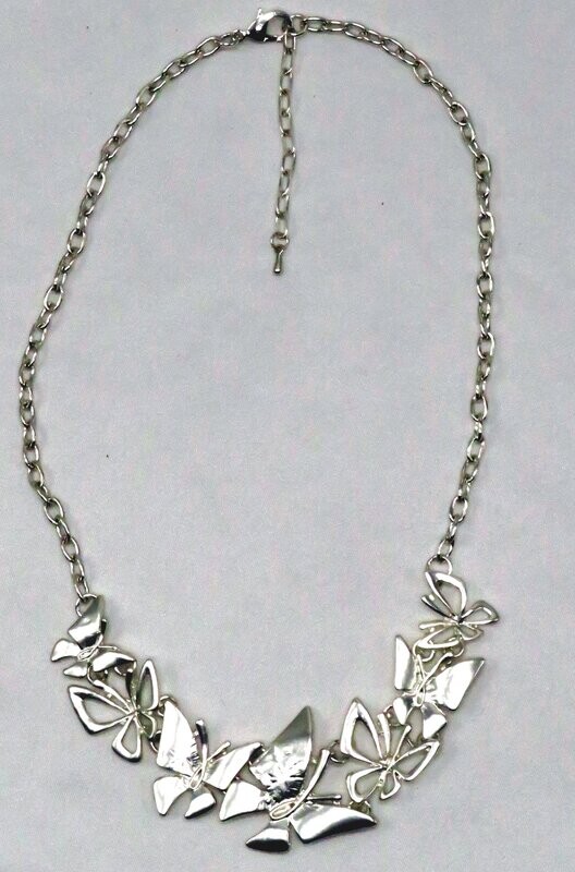 Ketting zilverkleurig met 7 vlinders