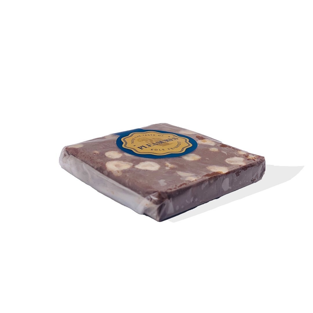 Nussnougat mit ganzen Nüssen