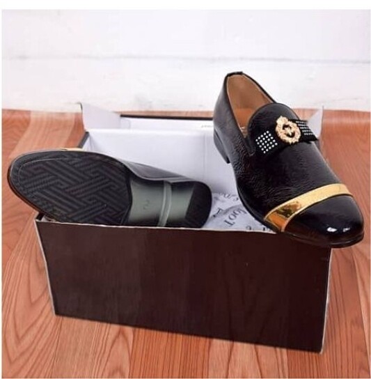 Men&#39;s Black Shinny Formal Shoe With Gold