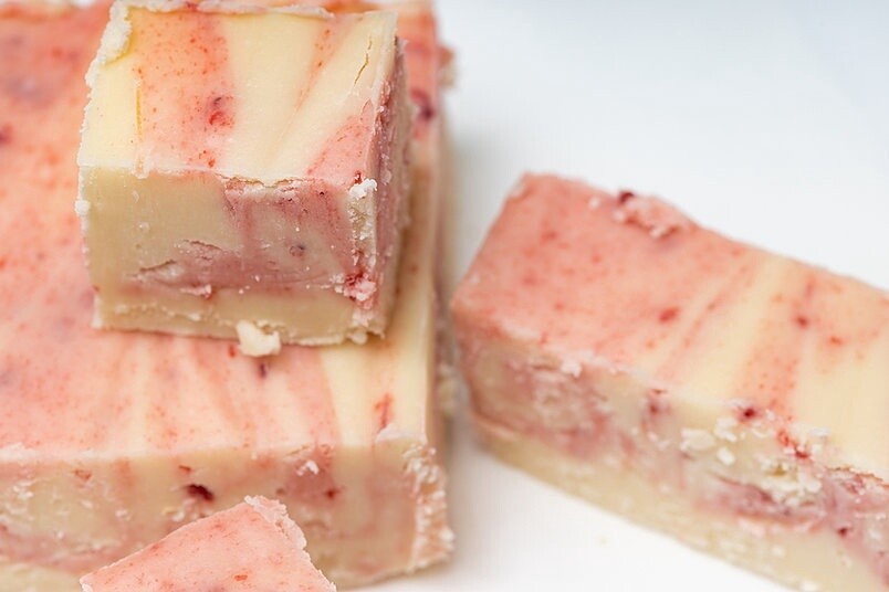 Fudge: Berries &amp; Cream  (price per box, approx. 350g)