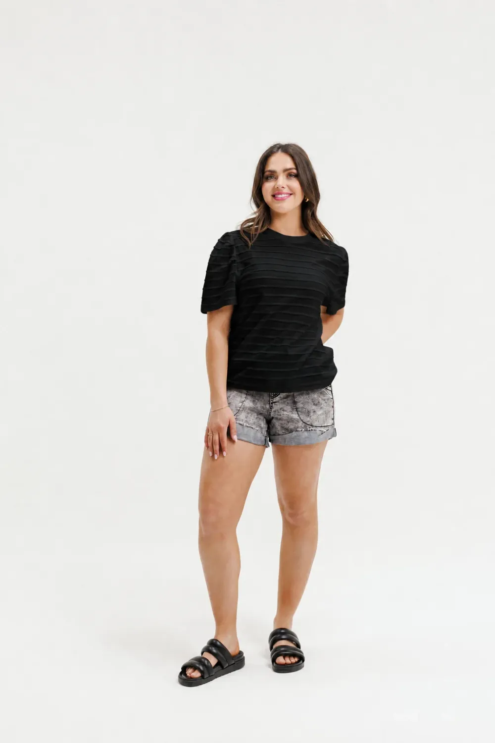 Homelee - Rose Tee - Black