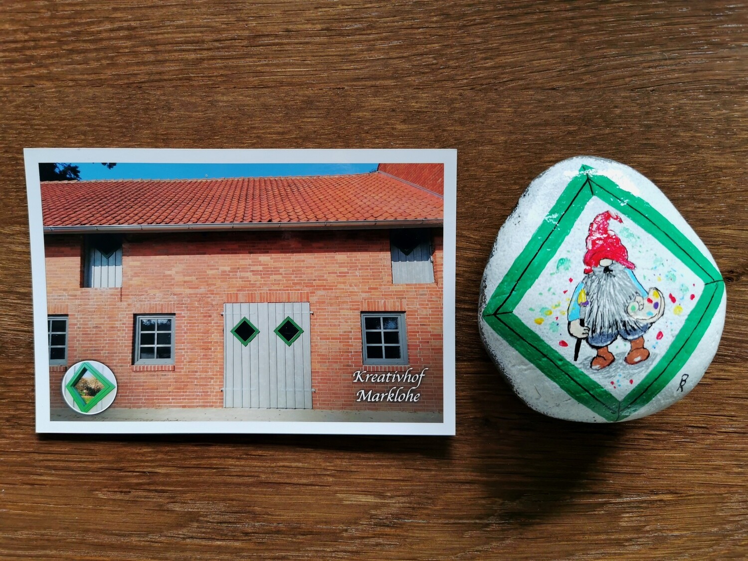 Bemalte Feldsteine mit verschiedenen Motiven