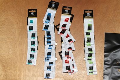Kavel 74, pro grip Medium, SERA Zwat&amp;Rood, Zwart&amp;Aqua, Zwart&amp;Blauw, Zwart&amp;lime 40 sets van 3 stuks