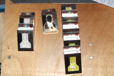 Kavel 104,  Axe, Large, Small, Wit, Zwart, Geel, 8 Sets van 3 Stuks