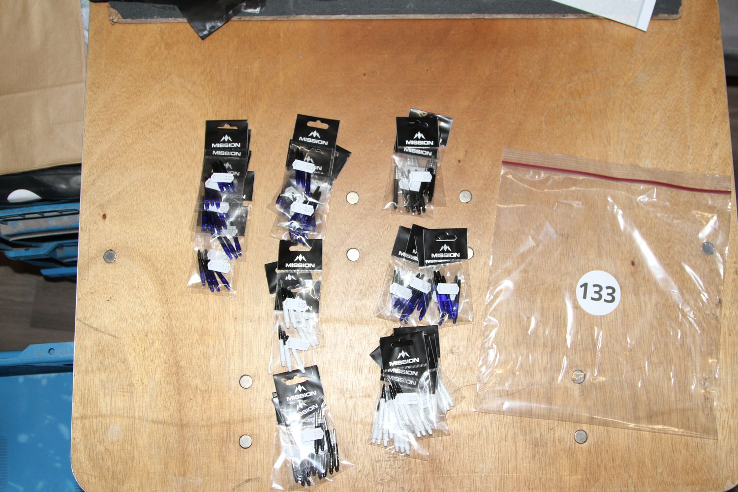 Kavel 133,  Sabre Shaft, 8 Short, 13 Inbetween, 20 Tweenie plus, Blauw , Wit , Zwart, 41 Sets van 3 Stuks