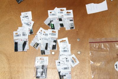 Kavel 142,  Carbon, Medium, Zwart-Geel, Zwart-Groen, Zwart-Zilver, Zwart-Blauw, Zwart-Clear 31 Sets van 3 Stuks