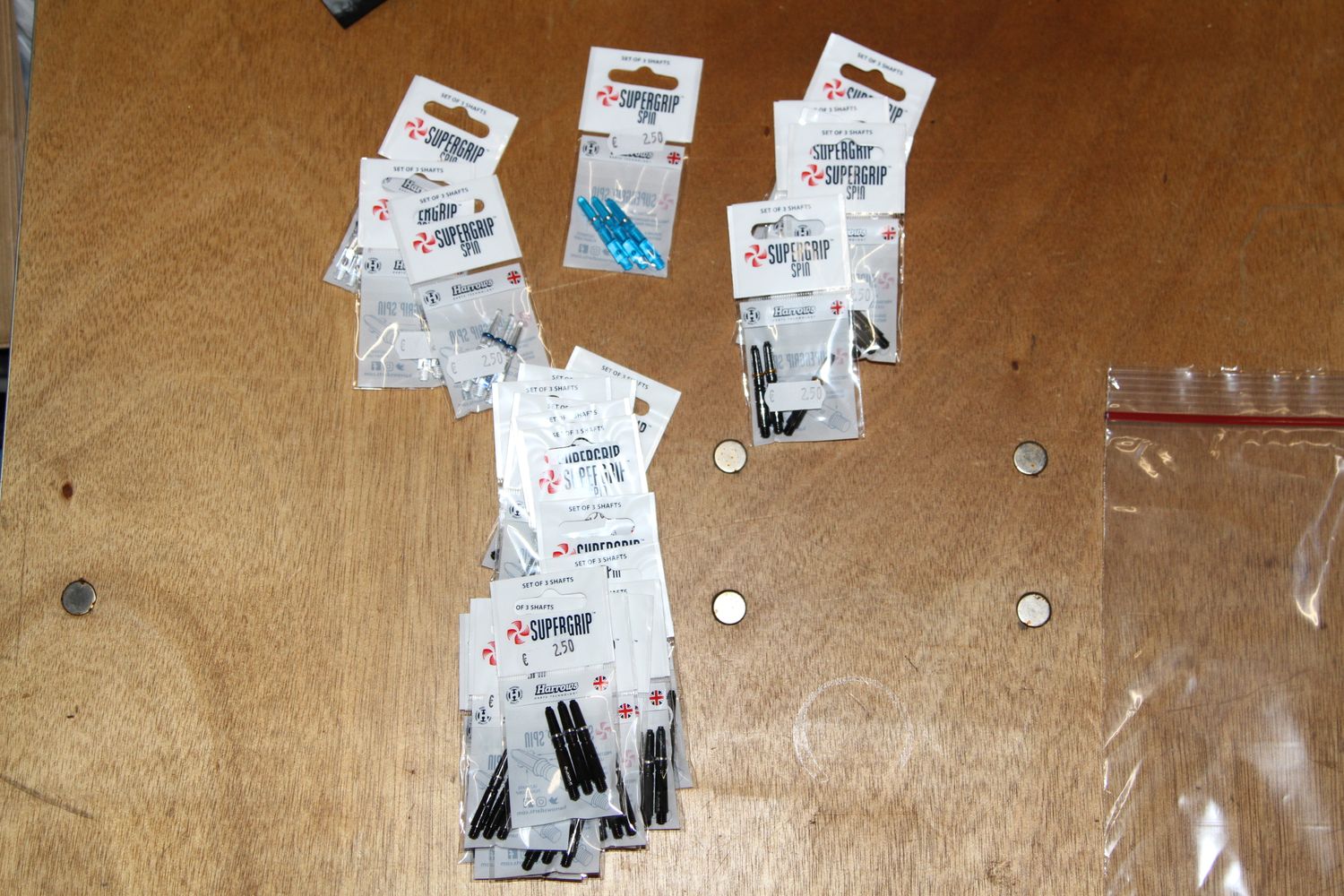 Kavel 153,  Supergrip Spin, Short, Zwart-Zilver, Zwart- Goud, Aqua, Clear, 31 sets van 3 Stuks