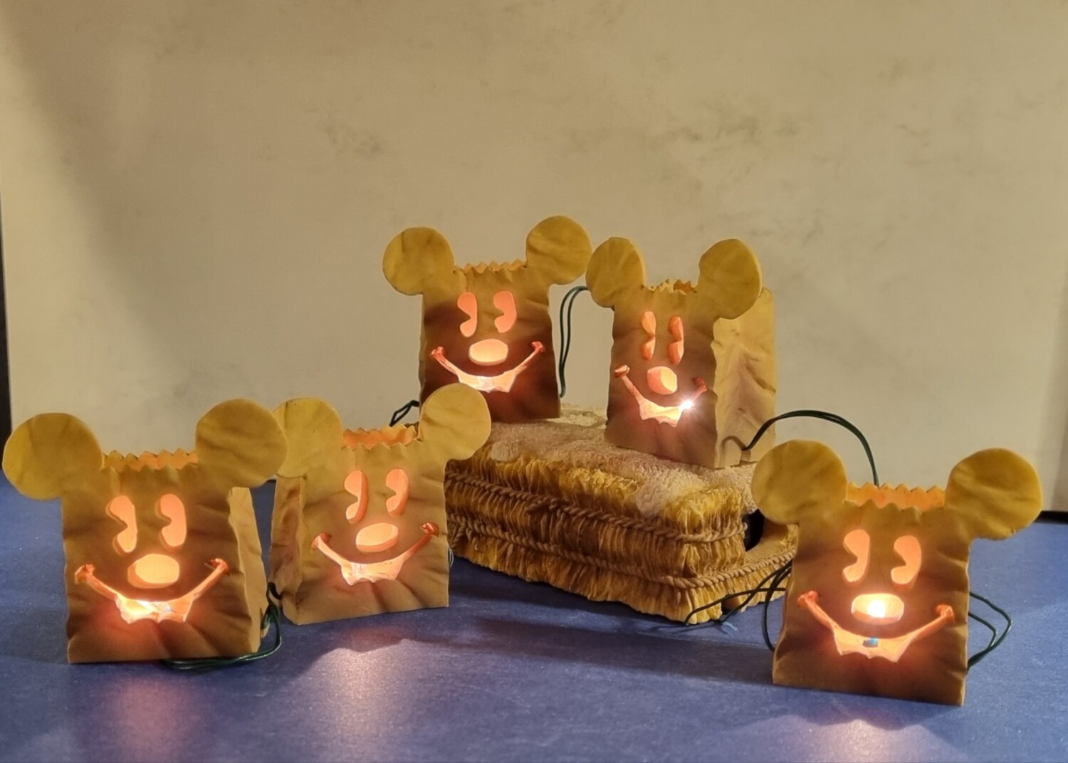 Beeldjes, Lighted Luminaria Figurine, verlichting decoratie, Disney