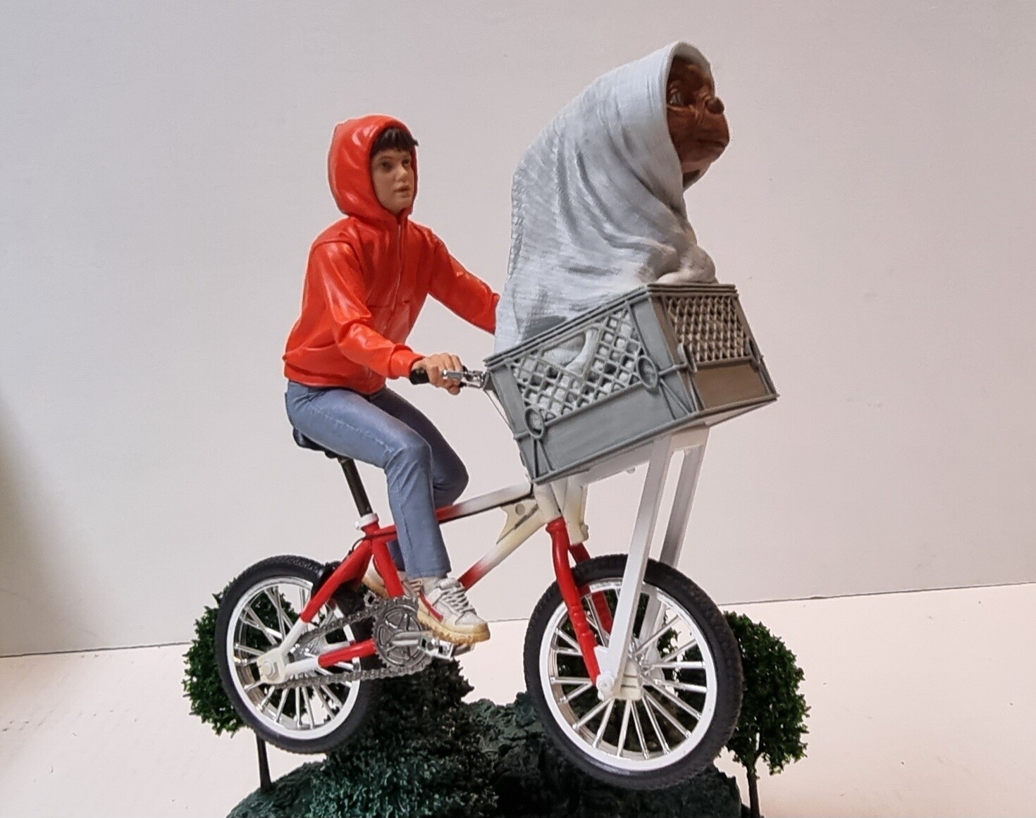 1/10 Scale E.T. & Elliot Art Scale Statue (E.T. - The Extra