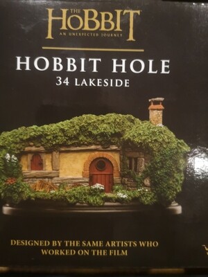 Statue 34 Lakeside, Hobbit Hole, The Hobbit An Unexpected Journey