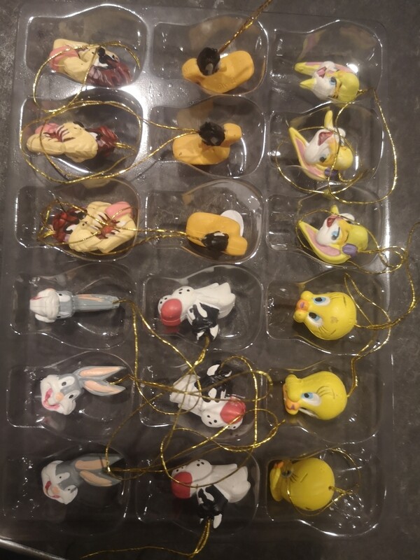 18 kerstornamenten, Pasen, Looney Tunes