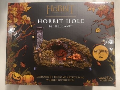 Statue 16 Hill Lane, Halloween edition, Hobbit Hole, The Hobbit An Unexpected Journey