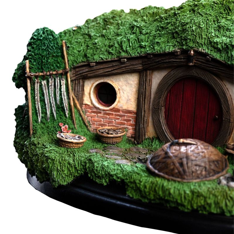 Statue 31 Lakeside, Hobbit Hole, The Hobbit An Unexpected Journey