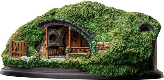Statue 39 Low Road, Hobbit Hole, The Hobbit An Unexpected Journey