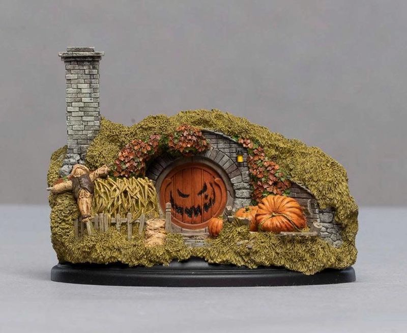 Statue 16 Hill Lane, Halloween edition, Hobbit Hole, The Hobbit An Unexpected Journey