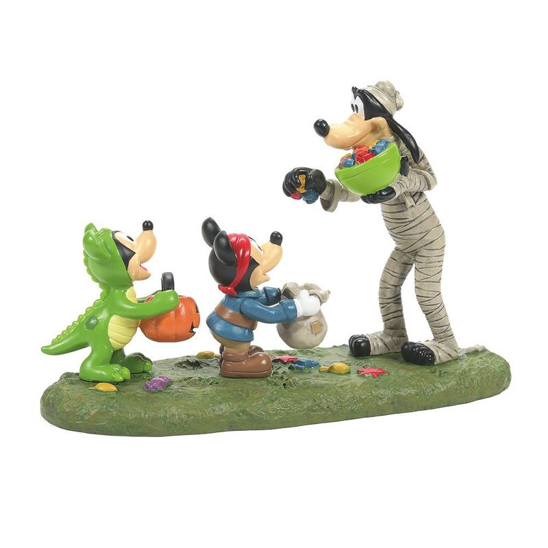 Disney Village by D56: Halloween Treats from Goofy