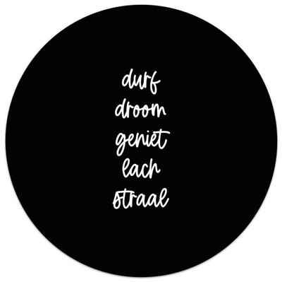 Muurcirkel zwart met tekst 'Durf, droom, geniet, lach, straal'