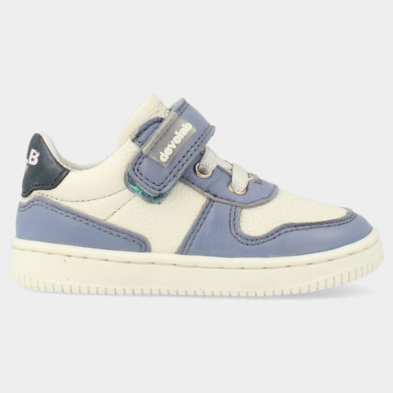 BLAUWE SNEAKERS (first step)