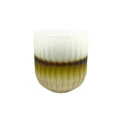 Glazen windlicht in beige tinten met mat effect, geschikt voor kaarsen en sfeervolle verlichting in huis.