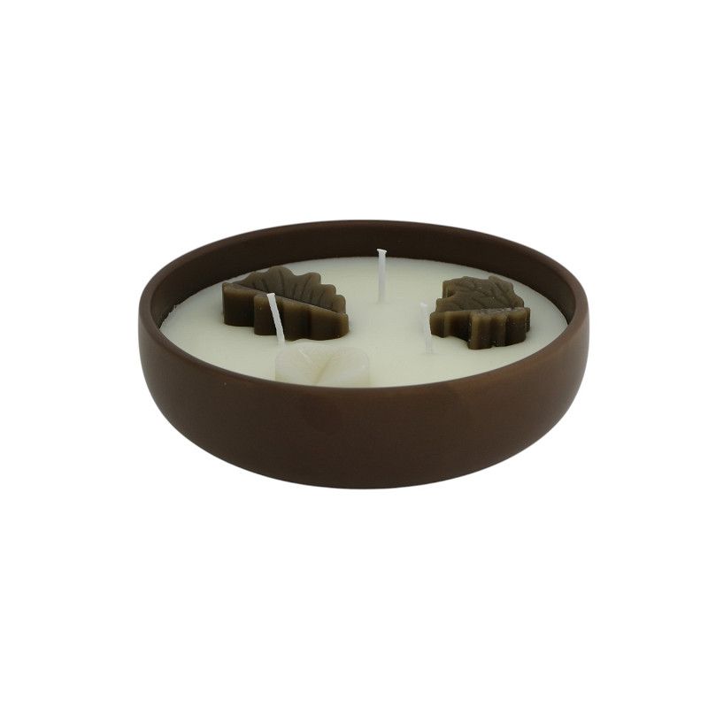 Deco kaars in keramische schaal met blaadjes, bruin/wit, brandtijd tot 12 uur – sfeervolle woondecoratie.