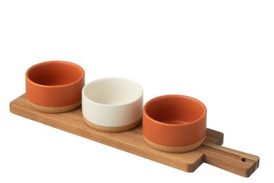 Tapasservies met 3 keramische schaaltjes op houten plank. Ideaal voor tapas, dips en snacks.