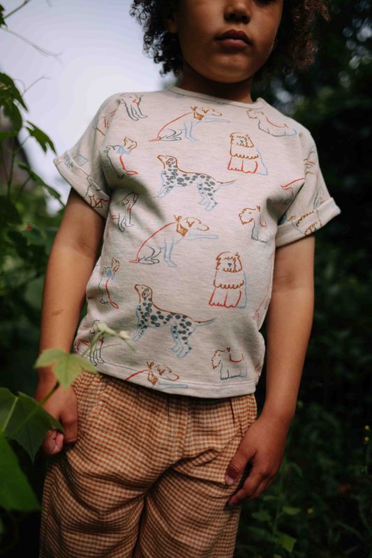 T-shirt Juul – melange off white met hondenprint