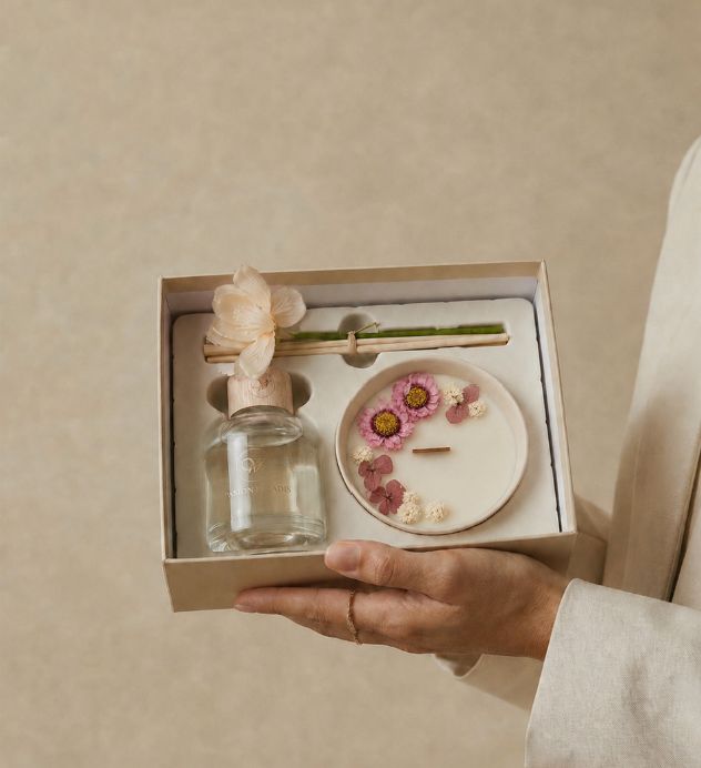 Cadeaubox (150ml geurstokjes met zijden bloem &250g geurkaar)Coeur d'amour