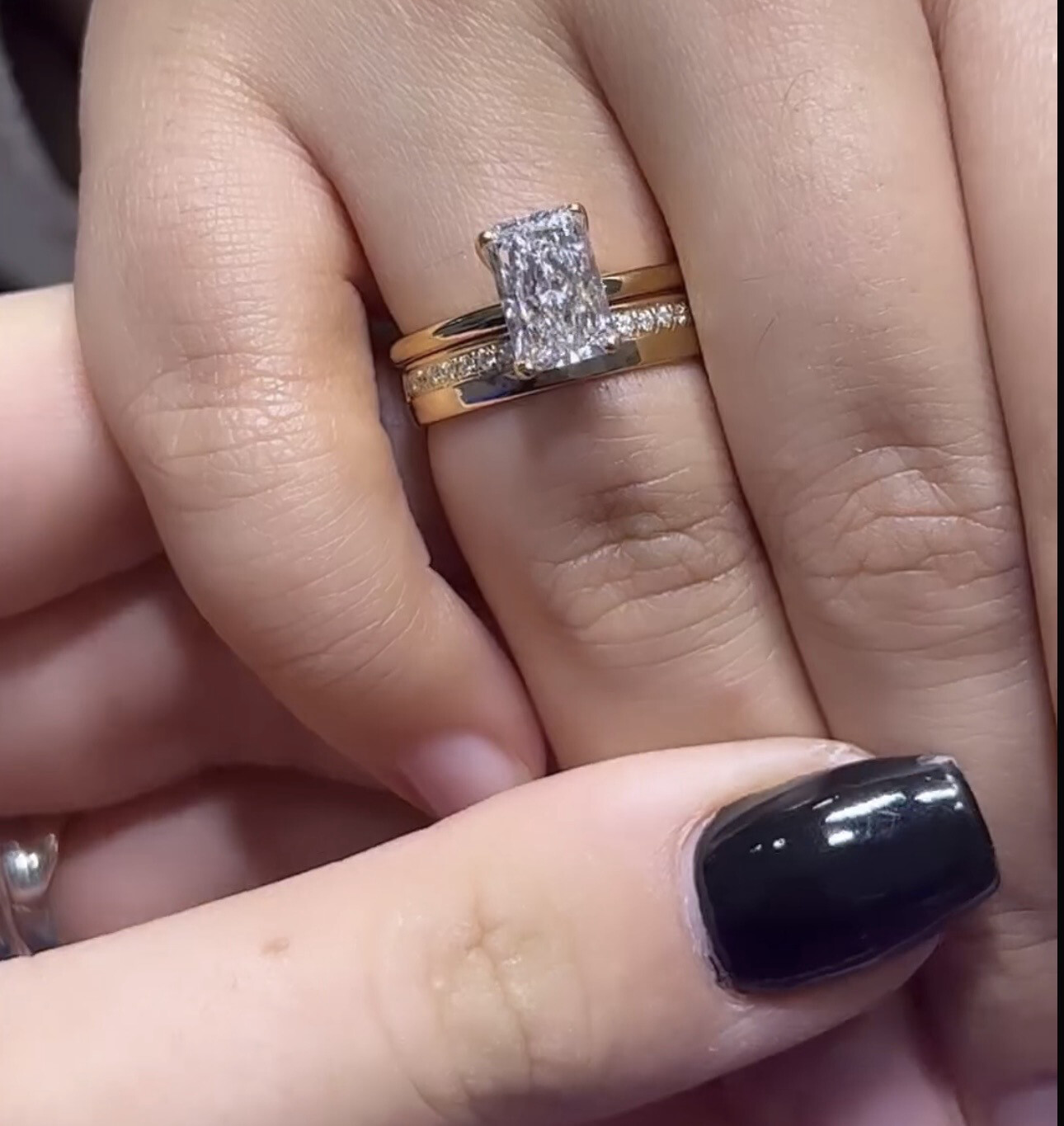 Radiant Cut Ring With 1.5ct Central
